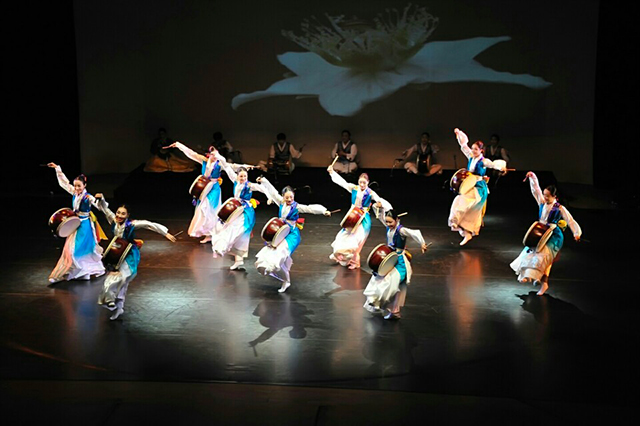 韓国伝統舞踊 「キム・ミスクハナ舞踊団」