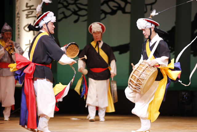 한국 전통 타악기 연주자 이창섭