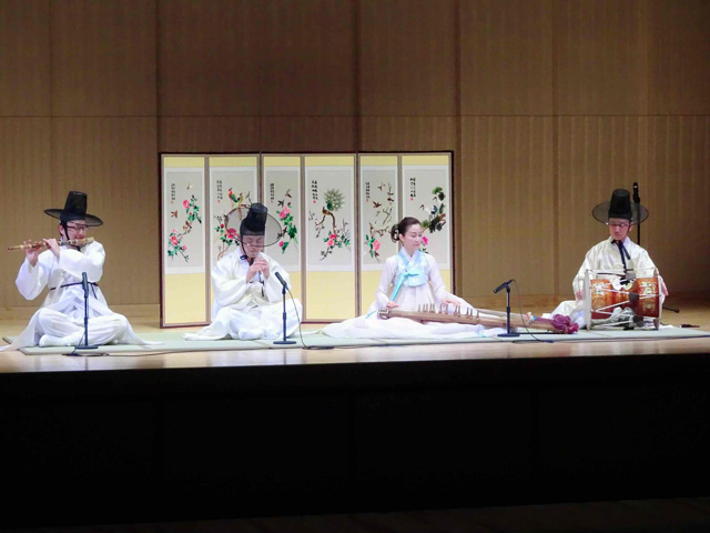 韓国伝統楽器演奏家 コルム